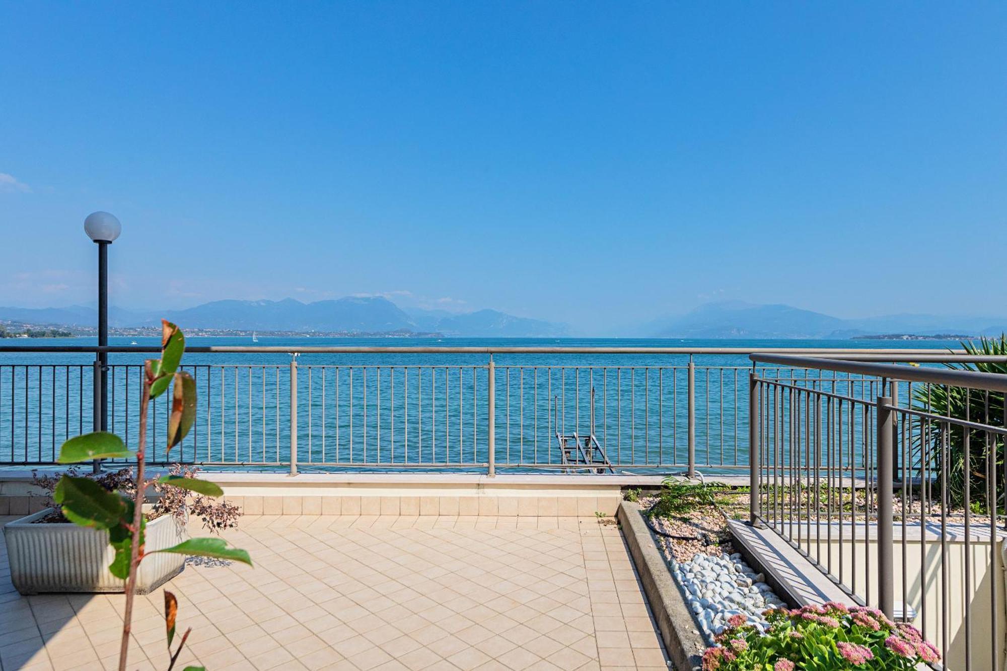 Residenza Miralago By Wonderful Italy Desenzano del Garda Exterior foto