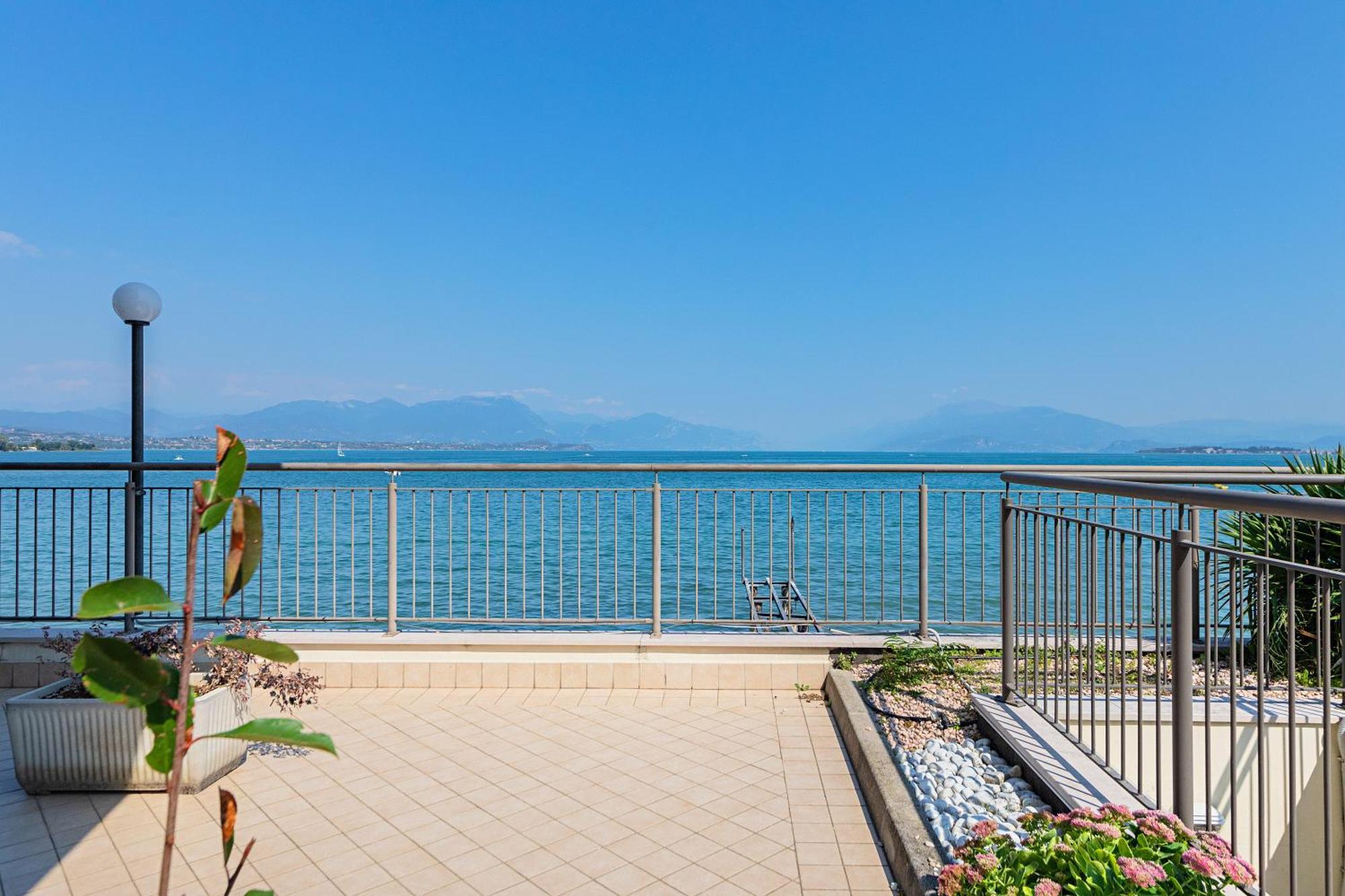 Residenza Miralago By Wonderful Italy Desenzano del Garda Exterior foto